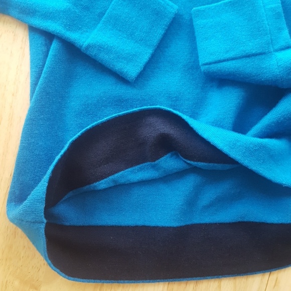 Banana Republic Sweater Wool V-Neck Blue - Picture 3 of 4